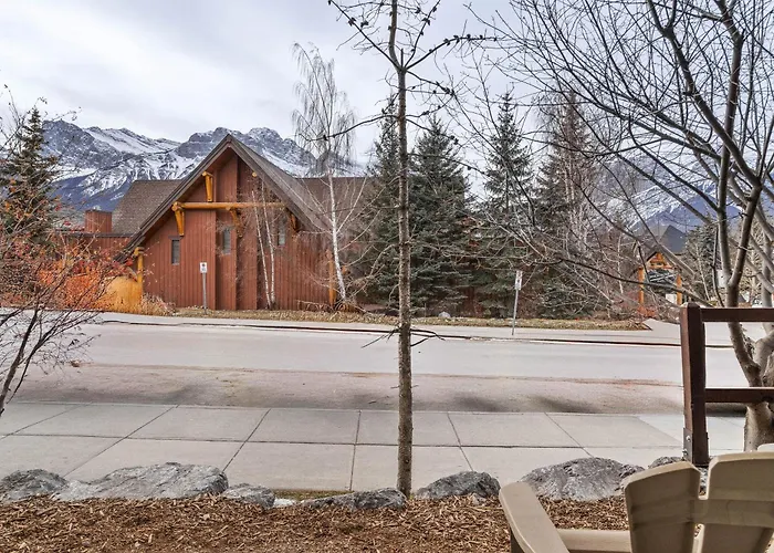Mystic Chalet- Views, Pool, Hot Tub, Pets - Managed By Little Sister Getaways