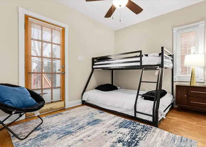 4 Bedroom 2 Bath Middle Of It All Sleeps 8