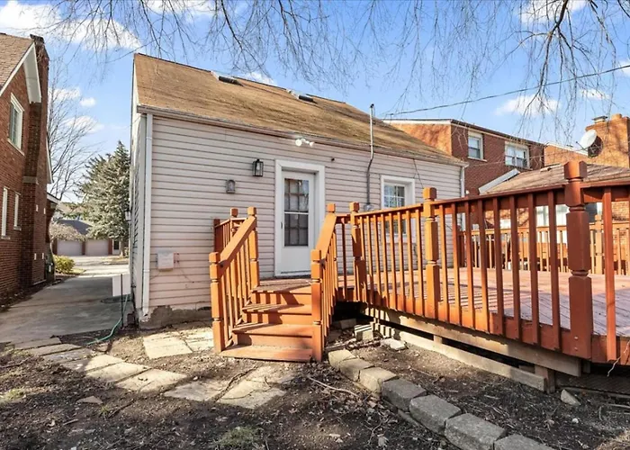 4 Bedroom 2 Bath Middle Of It All Sleeps 8