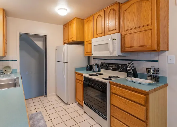 4 Bedroom 2 And A Half Bath That Sleeps 8 Near It All Ford Telegraph