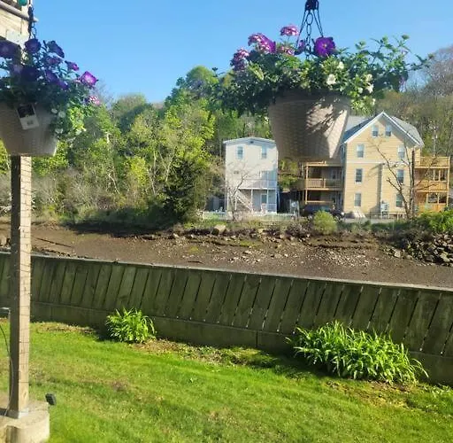 Stylish, Cozy, Well-Equipped Apt In Braintree Ma