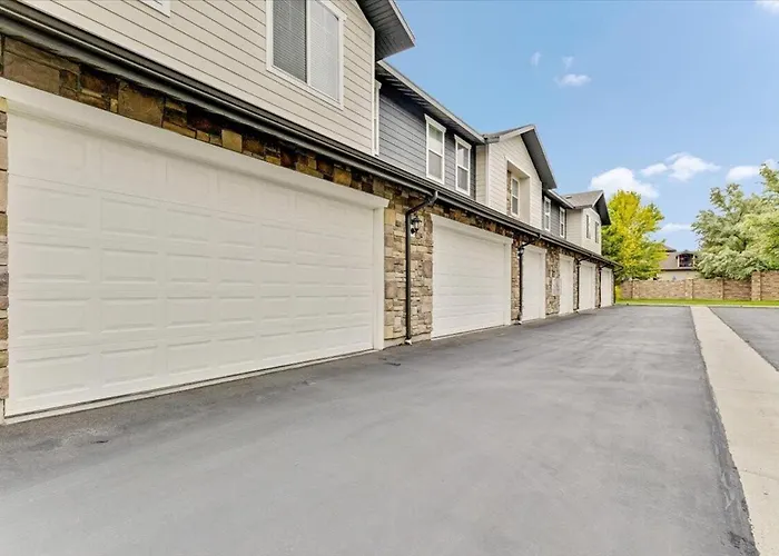 Modern W Pool, Gym, Hottub, Golf, Pet Friendly