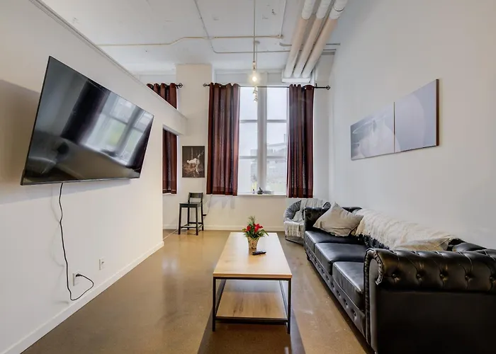 Entire 1 Bedroom In The Heart Of Kw Downtown Across Google