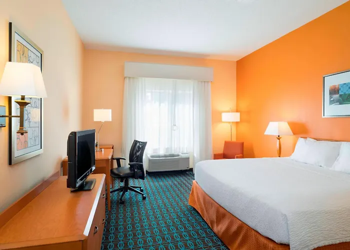 Fairfield Inn & Suites By Marriott State College