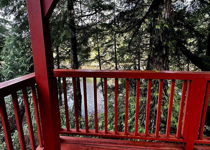 Waterfront Timber-Frame Cottage!