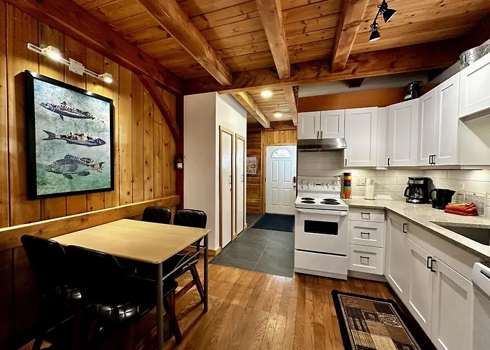 Waterfront Timber-Frame Cottage!