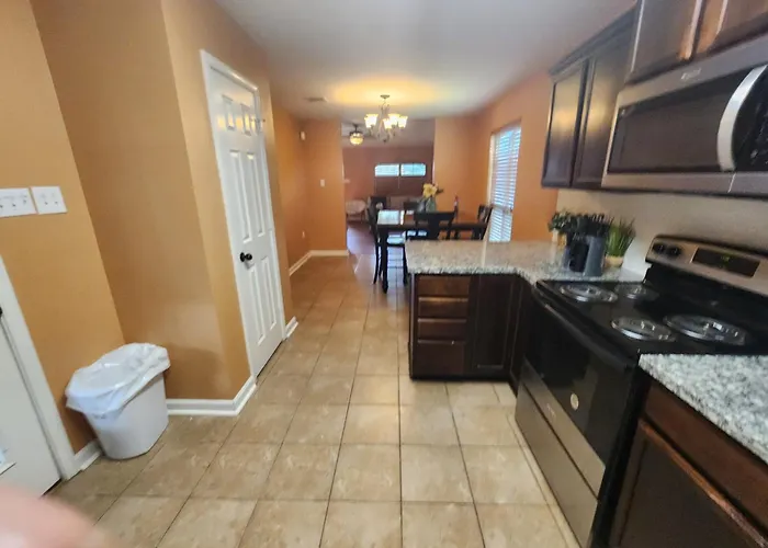 4Br 2Ba Family Home On A Lake