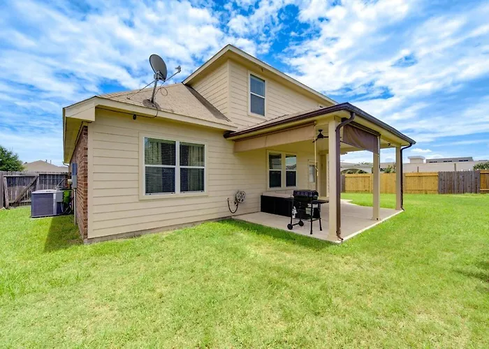 Elegant Retreat At Katy Houston, 2330 Sf, 4 Bedroom 2 And Half Baths, Game Room, King Bed, Bbq, Located Near Katy Asian Town, Typhoon Waterpark