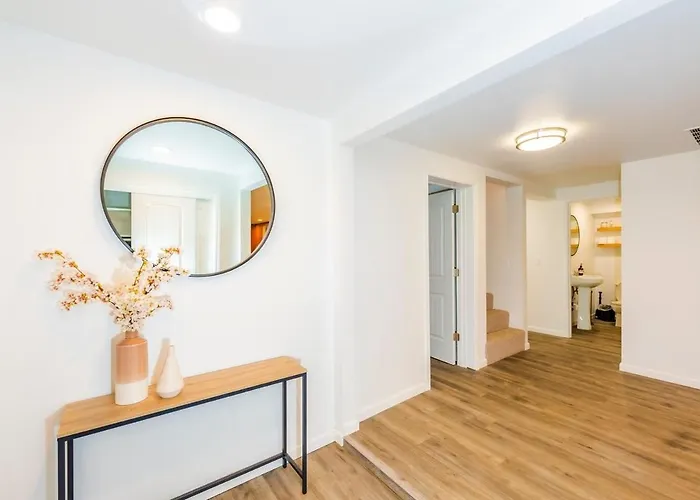 Beautiful Like New Home In A Quiet Neighborhood