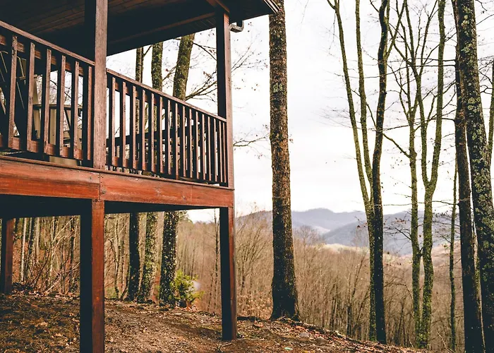 Cozy Mountain-Top Cabin Home