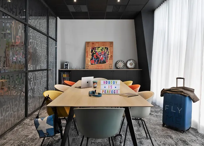Moxy Lyon Airport