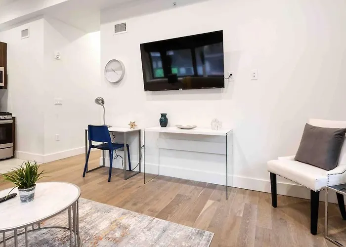 Charming 1Br King Bed - Just 20 Minutes From Nyc!