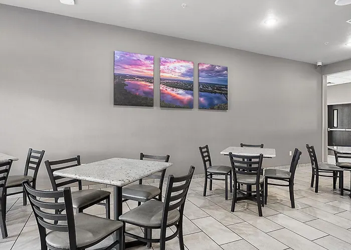 Riverstone Suites By Cobblestone Hotels - Chippewa Falls