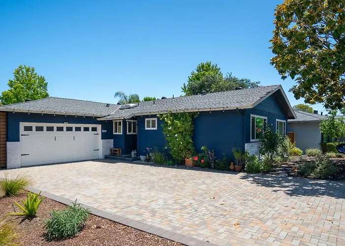 Family Friendly 3Bed ,2Bath Pool, Hot-Tub, Cold Plunge, Sleeps 8