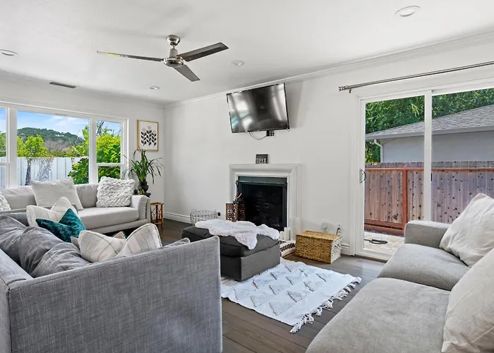Family Friendly 3Bed ,2Bath Pool, Hot-Tub, Cold Plunge, Sleeps 8