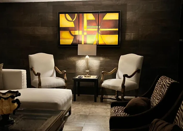 The Black Tree Hotel Boutique