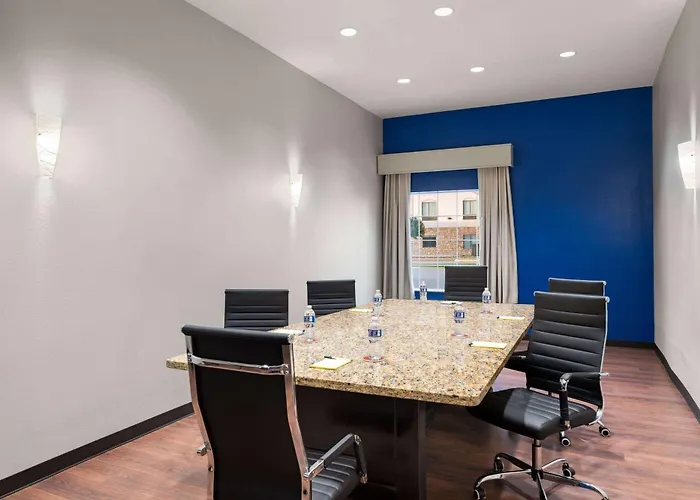 La Quinta By Wyndham Denton - University Drive