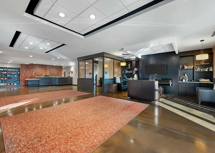Best Western Plus Lakeview Hotel