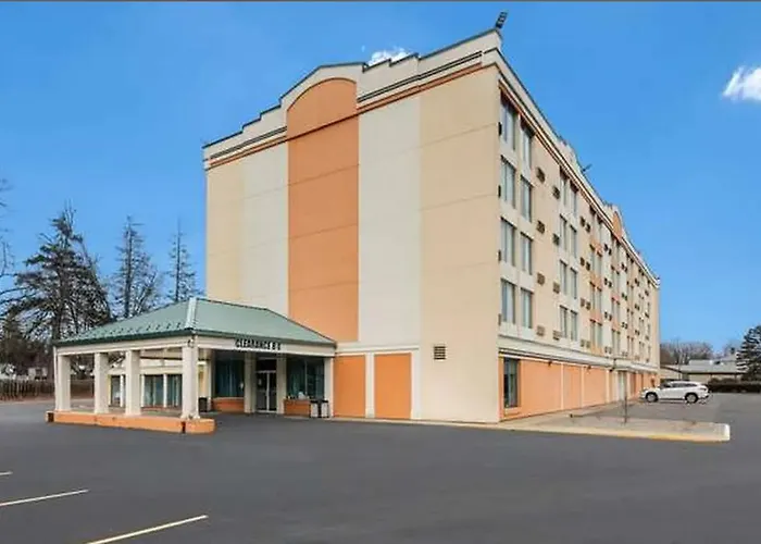 Finger Lakes Inn & Suites