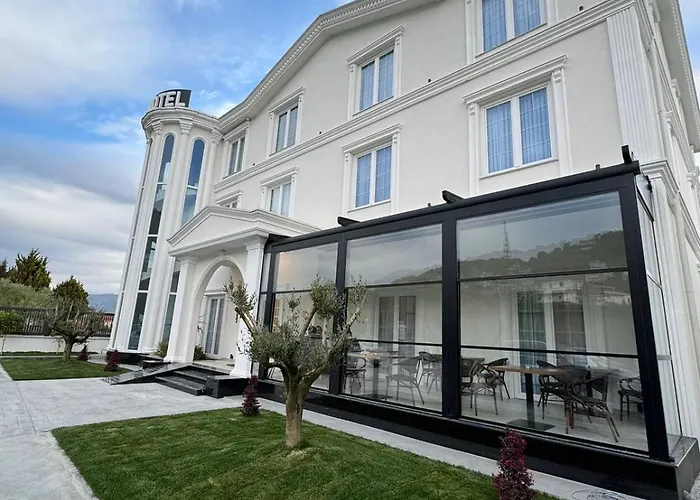 Reign Hotel
