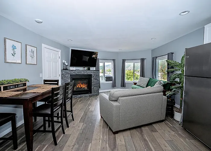 Peak Haven: 2Br Mountain View
