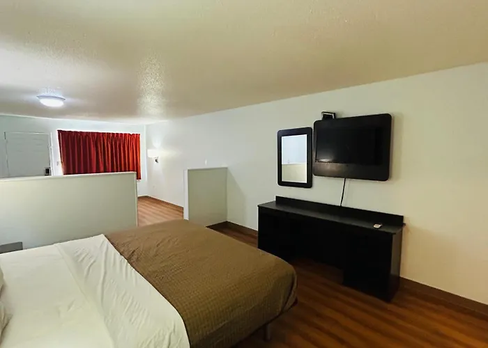 Super 7 Inn Tupelo