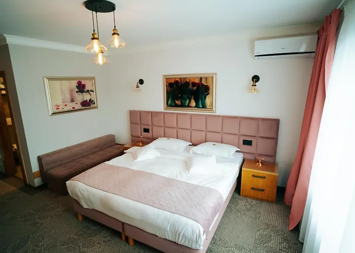 Hotel Roser House Boutique - Pe Malul Lacului Colibita