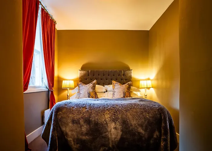Six Brunton Place Guest House