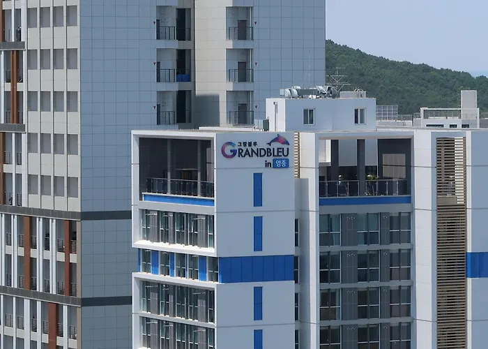 Grand Bleu Hotel & Residence