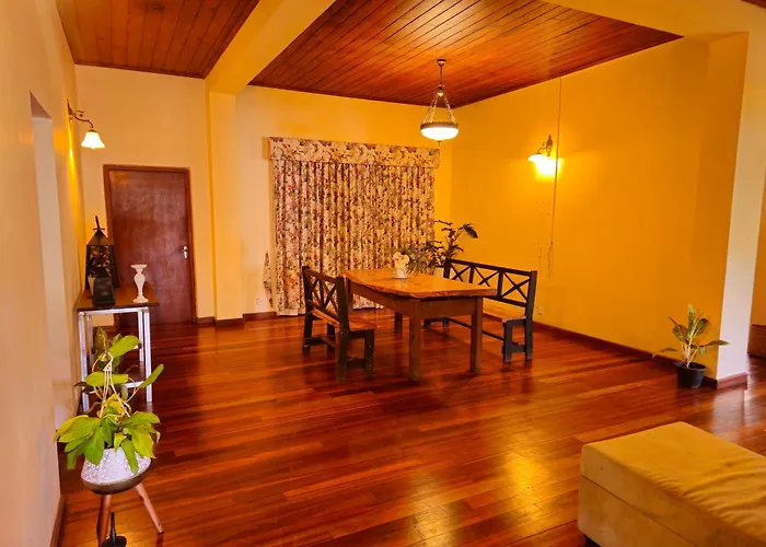 The Loris Manor