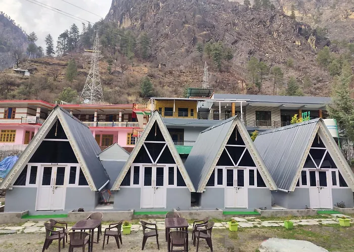 Giggling Goons Cabins & Kitchen