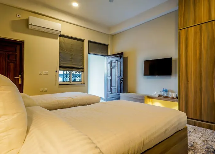 Roomy Crossroads Hotel, Peshawar