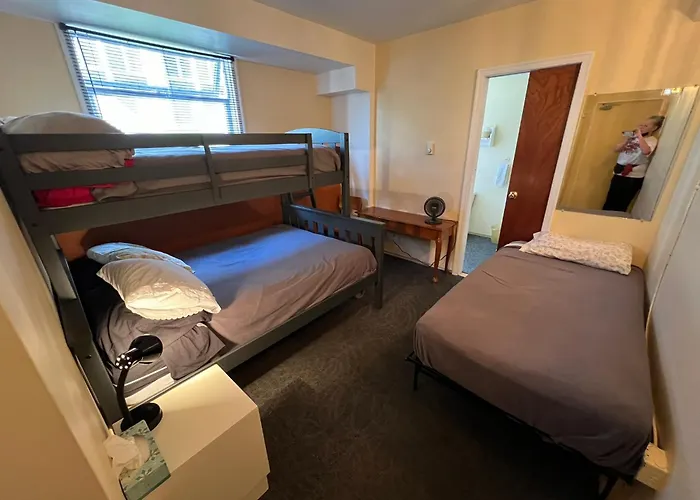 Char'S Landing Hostel