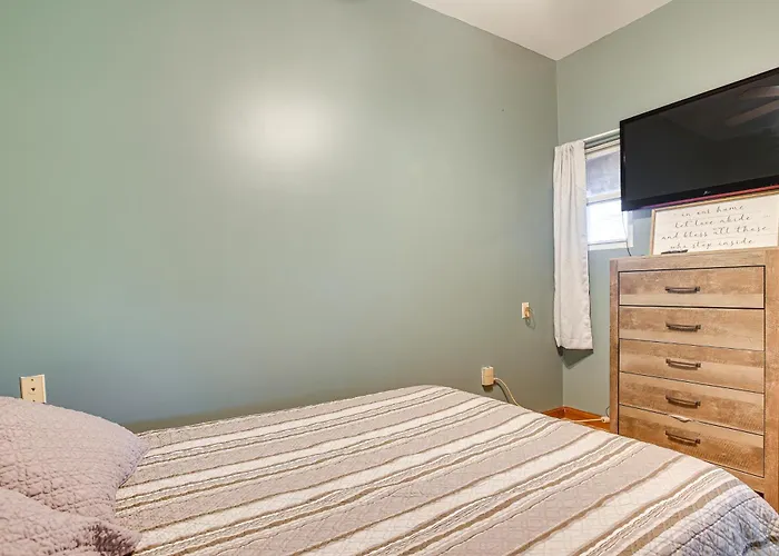 Quaint Zanesville Home W/ Game Room & Yard!
