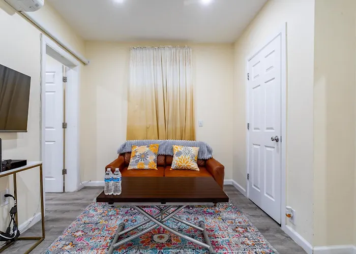 Upscale Relax 2 Bedroom Near Yankee Stadium 14 Min Drive