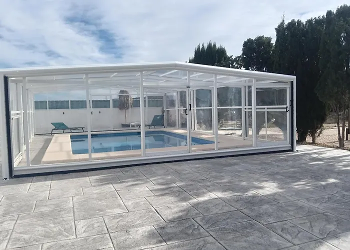 Casa rural con piscina climatizada y barbacoa a 10 km de Alicante y playas, 3000 m2 de terreno