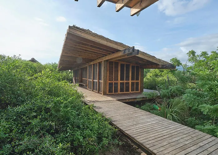 Punta Pajaros Hotel