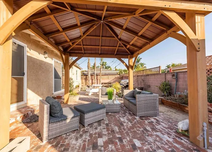 Golden Hour Getaway - 4Br In Oc & Bbq Yard