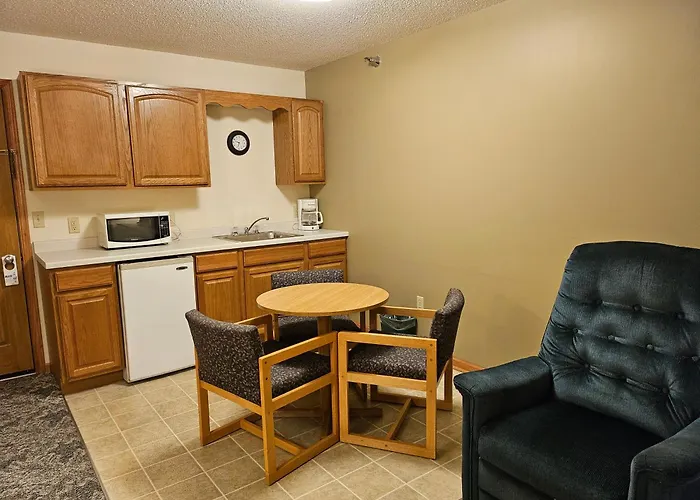 Budget Host Inn & Suites