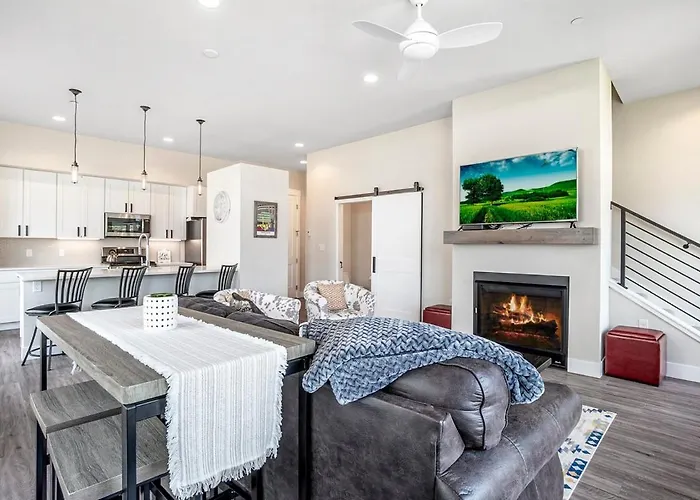 Cozy Downtown Condo With Jacuzzi 5 Min To Resort