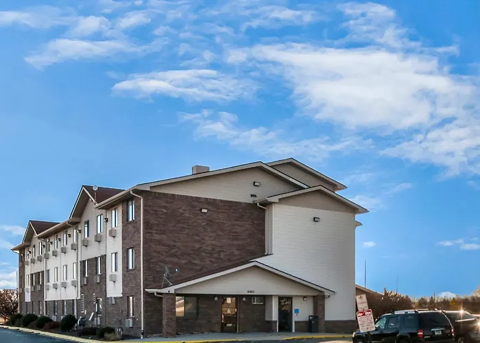 American Inn&Suites Metro Airport