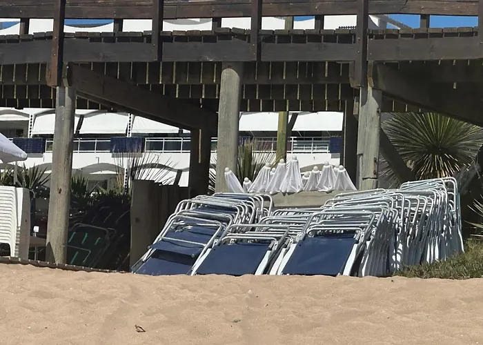 Frente Al Mar Servicio De Playa Playa Mansa A Pasos De Gorlero Y Puerto Garage Limpieza Diaria