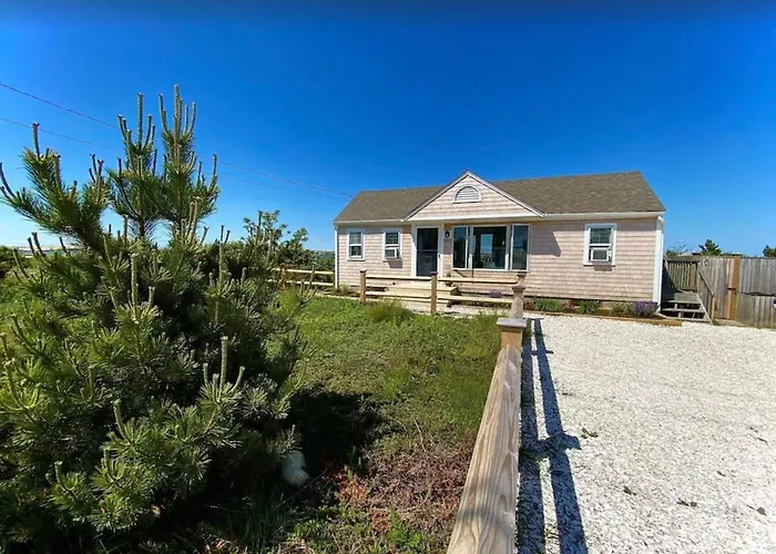 North Truro Pet-Friendly Home Near Secluded Beach