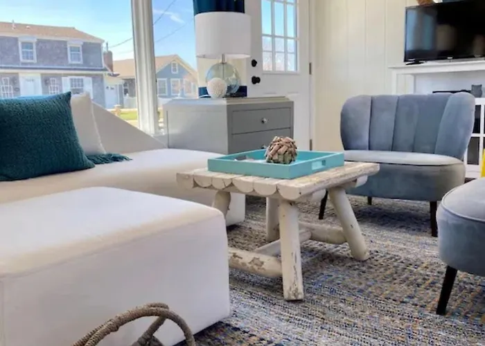 North Truro Pet-Friendly Home Near Secluded Beach