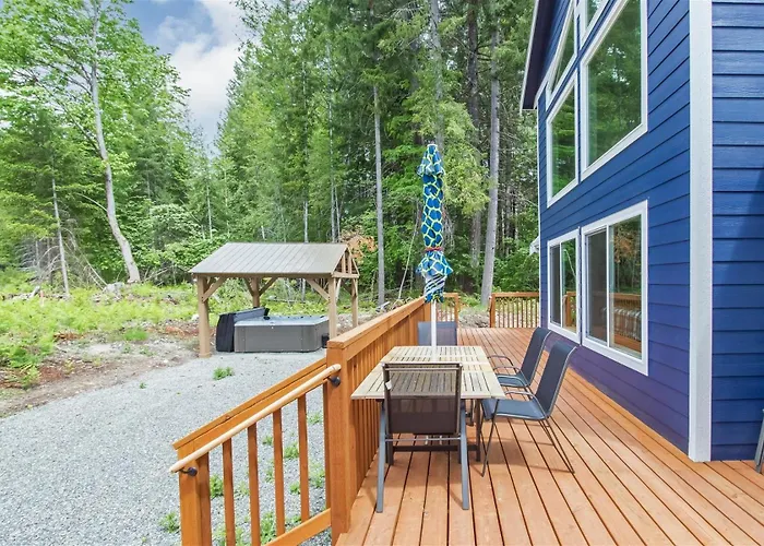 Timbers Edge | Quaint Oasis ~ Hot Tub ~ Ev Charger
