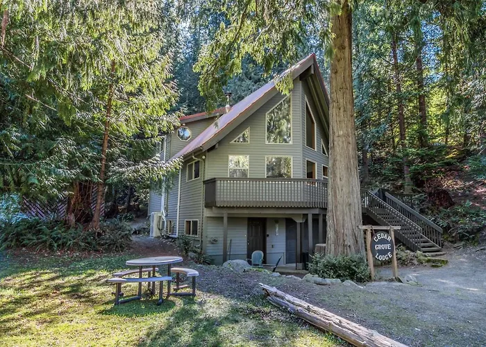 Cedar Grove Lodge | Bbq | Wifi, Hot Tub, Ac