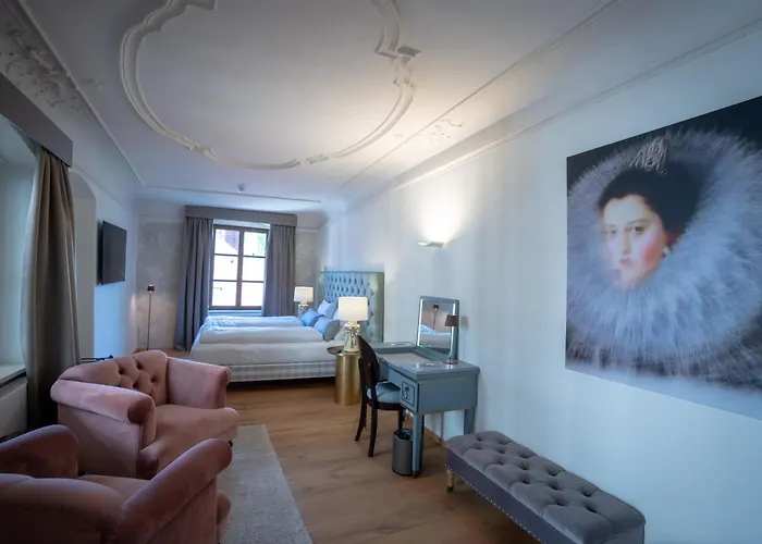 Maxim Suites By Elias Holl