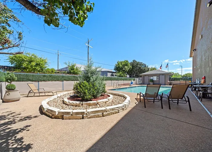 Days Inn By Wyndham Round Rock