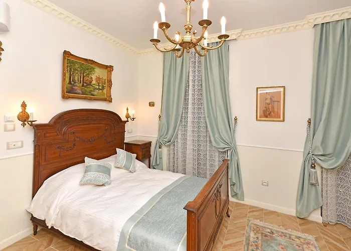 Royal Hotel