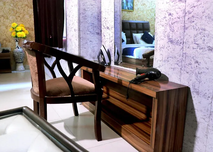 Hotel Panache 500 Mtrs From Shri Krishna Janma Bhumi Teample